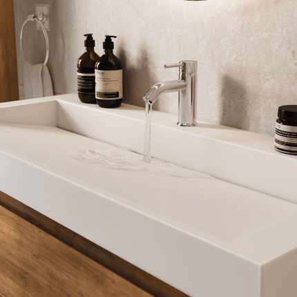 Meuble de salle de bain suspendu chêne chaud avec vasque inclinée en marbre minéral - blanc - 100 cm - Zarivo