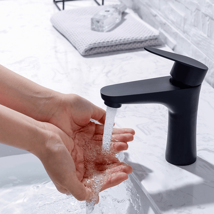 Mitigeur lavabo design moderne finition noire mate - Mary